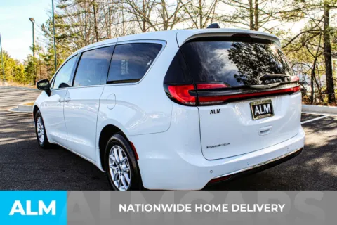 More photos of 2023 Chrysler Pacifica Touring L at ALM Mall of Georgia, GA