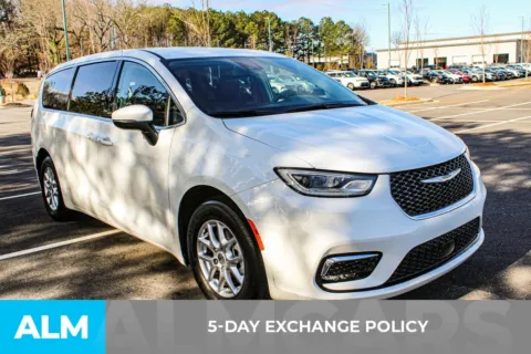 More photos of 2023 Chrysler Pacifica Touring L at ALM Mall of Georgia, GA