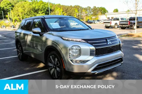 More photos of 2025 Mitsubishi Outlander SE at ALM Mall of Georgia, GA
