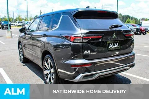 More photos of 2025 Mitsubishi Outlander SE at ALM Mall of Georgia, GA