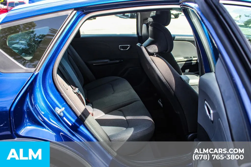 2025 Kia K4 LXS - Photo 18