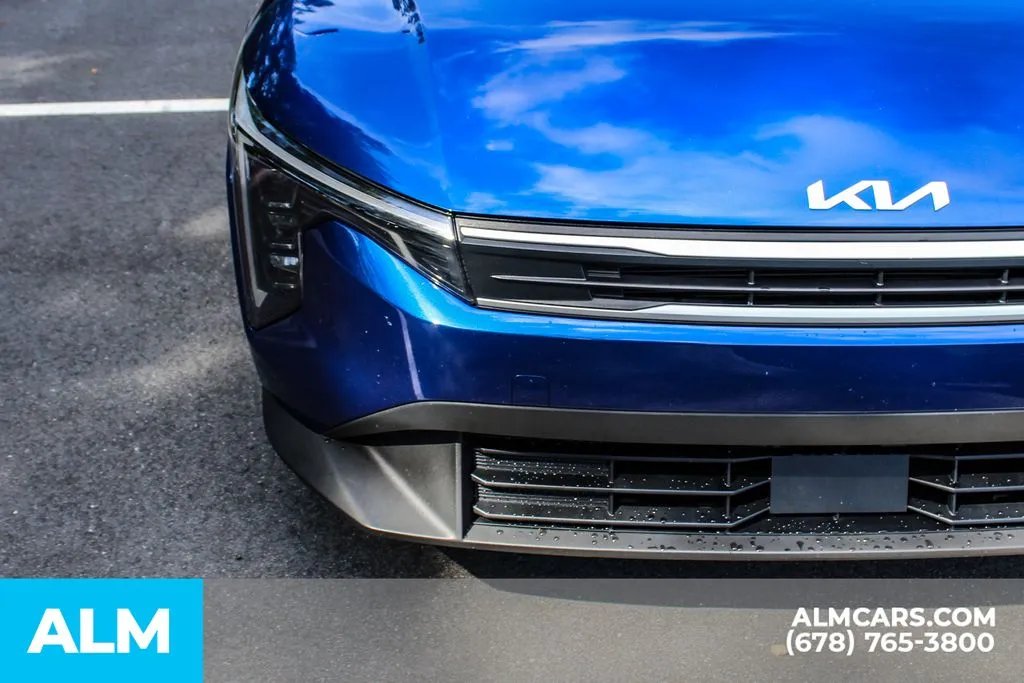 2025 Kia K4 LXS - Photo 11