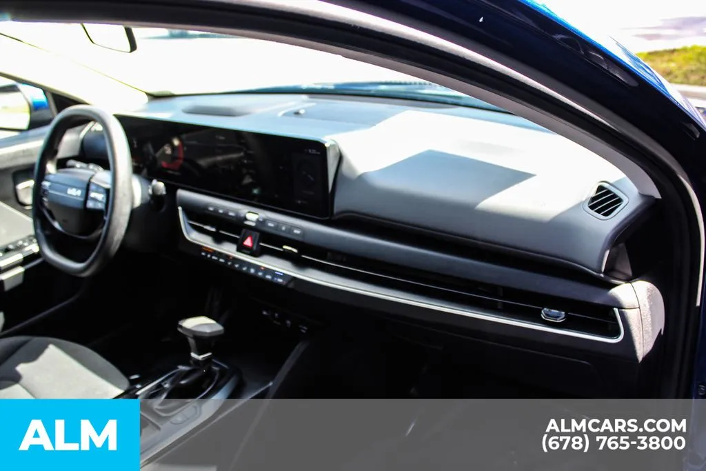 2025 Kia K4 LXS - Photo 22