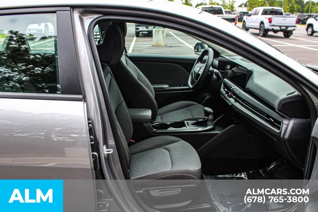 2025 Kia K4 LXS - Photo 21