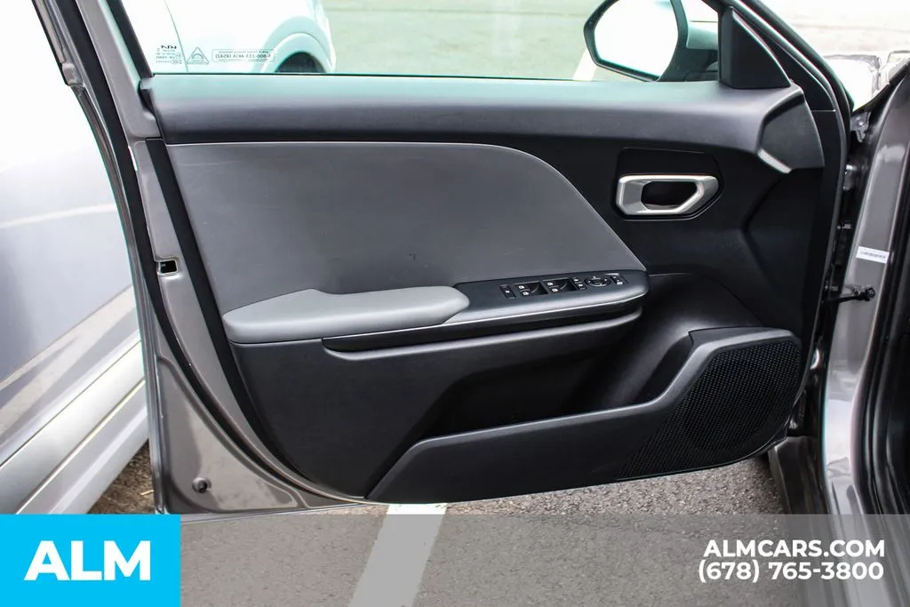 2025 Kia K4 LXS - Photo 35