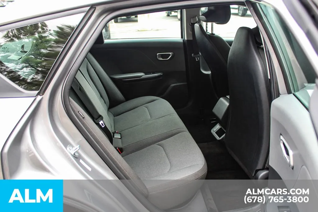2025 Kia K4 LXS - Photo 19