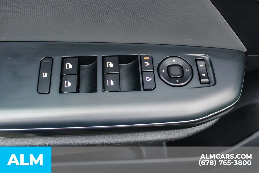 2025 Kia K4 LXS - Photo 37