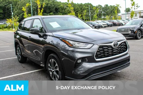 Another view of 2025 Toyota Highlander Hybrid XLE for sale in Buford, GA at ALM Mall of Georgia