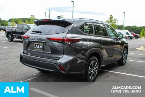 More photos of 2025 Toyota Highlander Hybrid XLE at ALM Mall of Georgia, GA