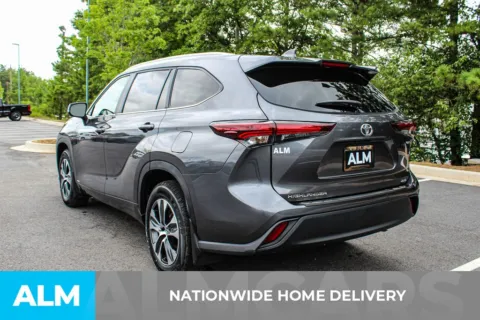 More photos of 2025 Toyota Highlander Hybrid XLE at ALM Mall of Georgia, GA