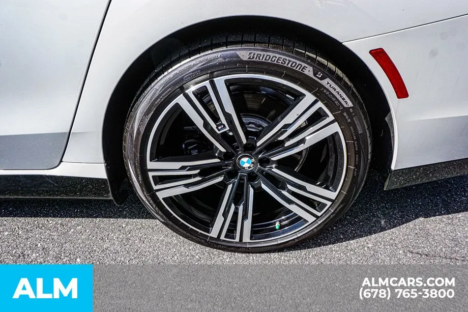 2025 BMW i7 50 - Photo 18