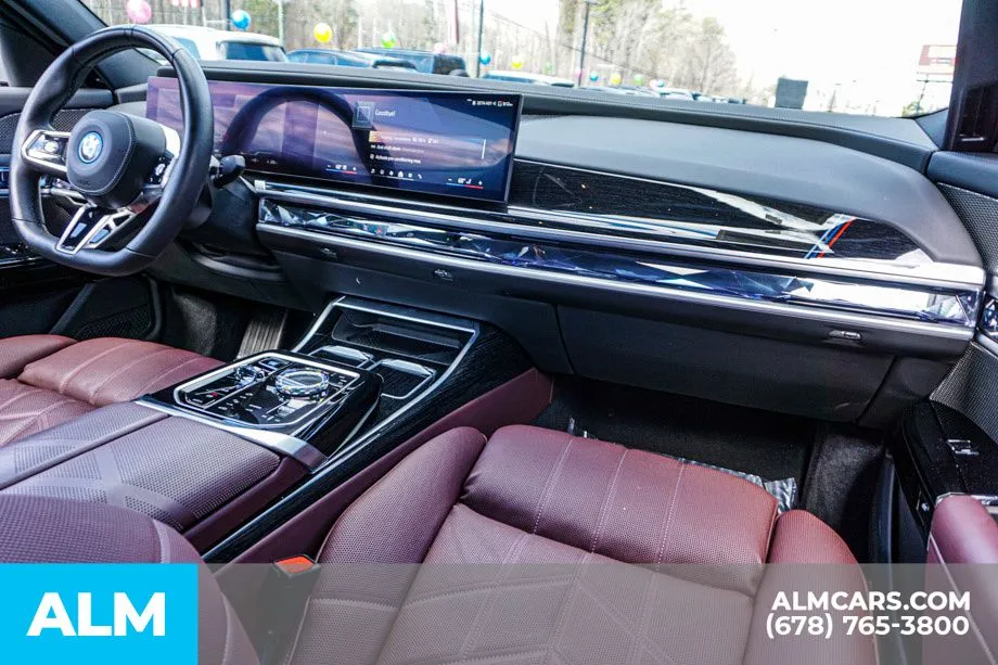 2025 BMW i7 50 - Photo 25