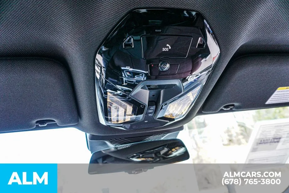 2025 BMW i7 50 - Photo 36