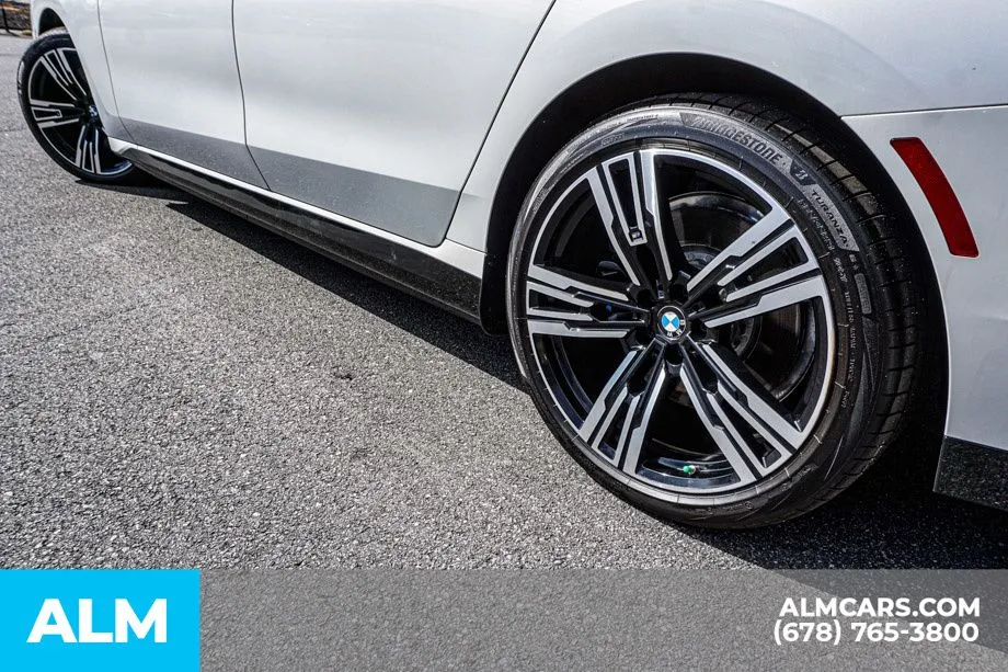 2025 BMW i7 50 - Photo 17