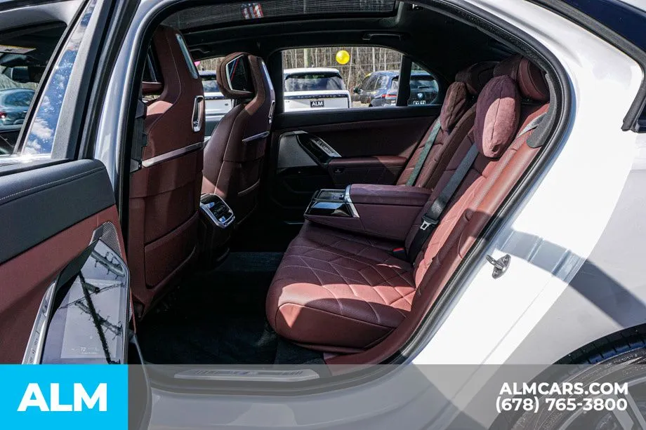 2025 BMW i7 50 - Photo 22