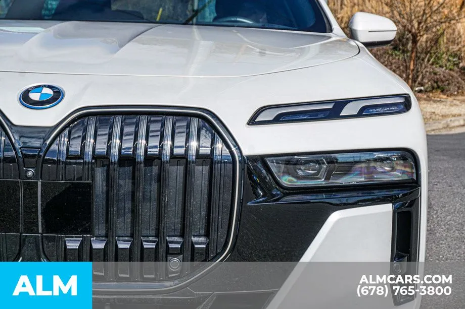 2025 BMW i7 50 - Photo 12