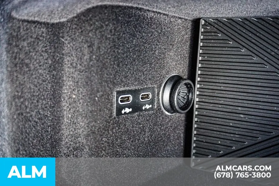 2025 BMW i7 50 - Photo 50