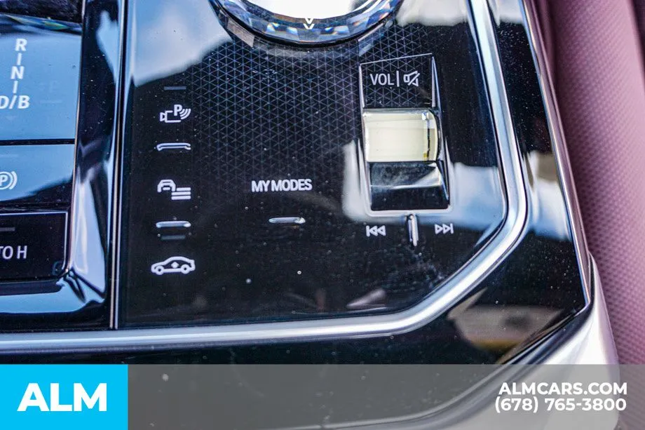 2025 BMW i7 50 - Photo 48