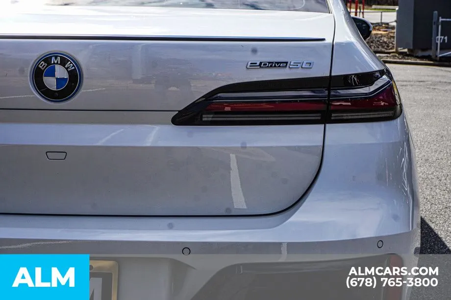 2025 BMW i7 50 - Photo 13