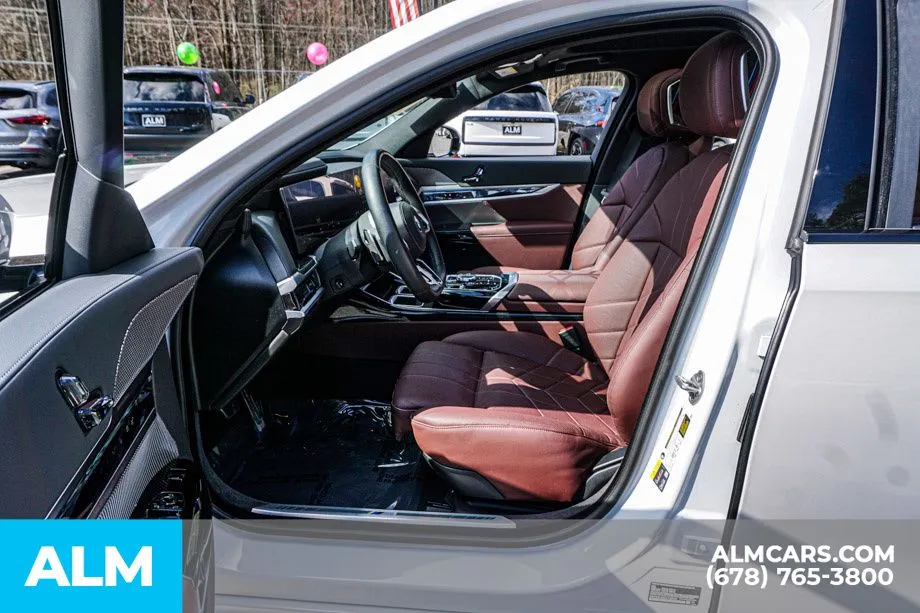 2025 BMW i7 50 - Photo 21