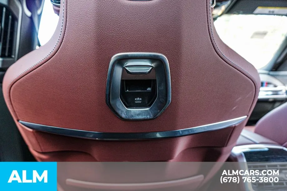 2025 BMW i7 50 - Photo 34