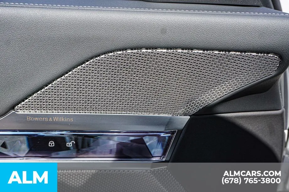 2025 BMW i7 50 - Photo 57