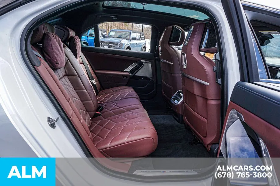 2025 BMW i7 50 - Photo 23