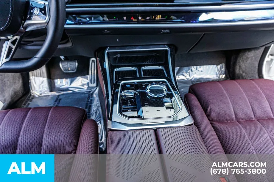 2025 BMW i7 50 - Photo 44