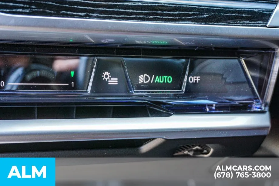 2025 BMW i7 50 - Photo 52
