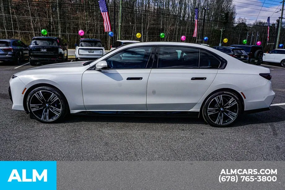 2025 BMW i7 50 - Photo 7