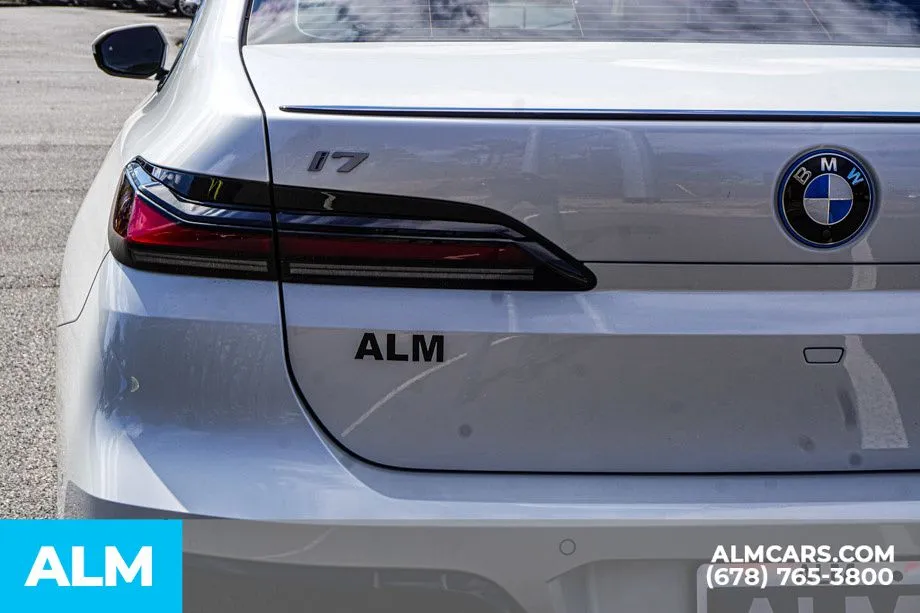 2025 BMW i7 50 - Photo 15