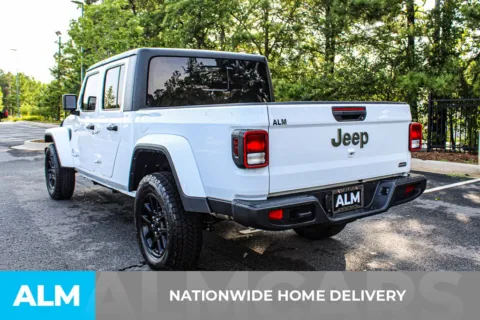 More photos of 2023 Jeep Gladiator Overland at ALM Mall of Georgia, GA
