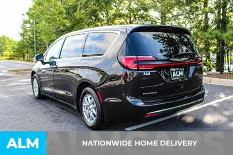 More photos of 2023 Chrysler Pacifica Touring L at ALM Mall of Georgia, GA
