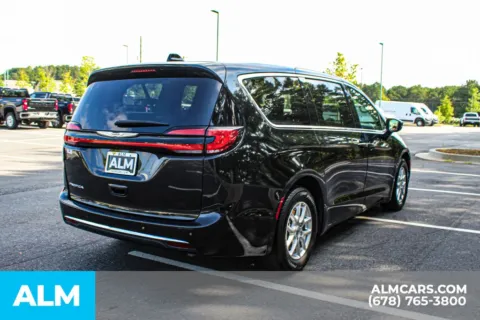 More photos of 2023 Chrysler Pacifica Touring L at ALM Mall of Georgia, GA