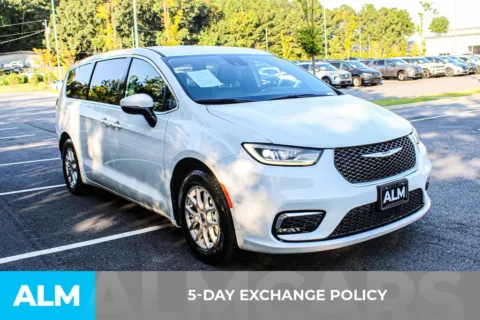 Another view of 2023 Chrysler Pacifica Touring L for sale in Buford, GA at ALM Mall of Georgia