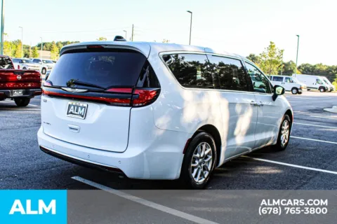 More photos of 2023 Chrysler Pacifica Touring L at ALM Mall of Georgia, GA