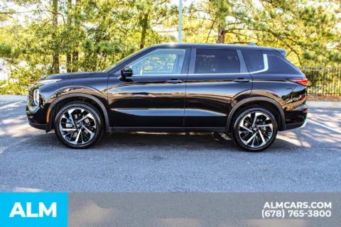 More photos of 2024 Mitsubishi Outlander SE at ALM Mall of Georgia, GA
