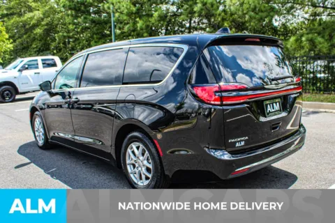 More photos of 2023 Chrysler Pacifica Touring L at ALM Mall of Georgia, GA