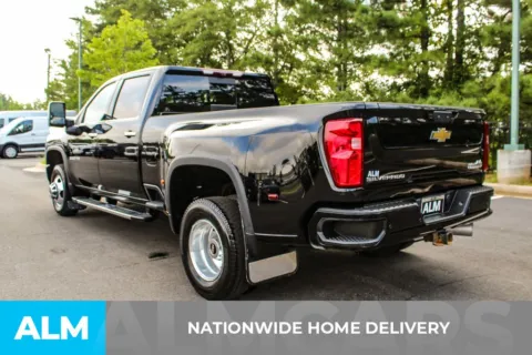 More photos of 2022 Chevrolet Silverado 3500HD High Country at ALM Mall of Georgia, GA