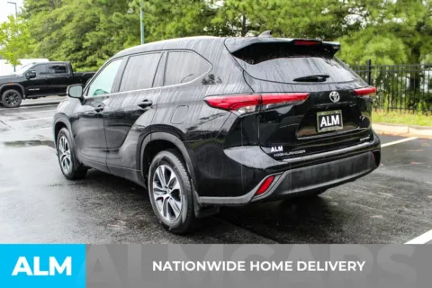 More photos of 2023 Toyota Highlander XLE at ALM Mall of Georgia, GA