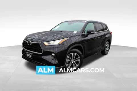 Black 2023 Toyota Highlander XLE for sale in Buford, GA