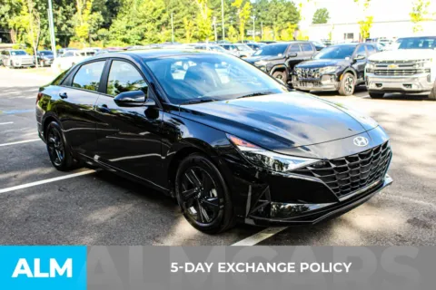 More photos of 2023 Hyundai Elantra SEL at ALM Mall of Georgia, GA
