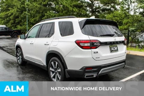 More photos of 2023 Honda Pilot Touring at ALM Mall of Georgia, GA
