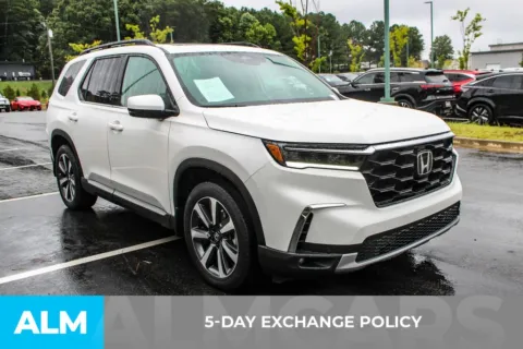 More photos of 2023 Honda Pilot Touring at ALM Mall of Georgia, GA