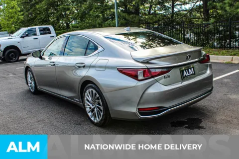More photos of 2019 Lexus ES 300h at ALM Mall of Georgia, GA