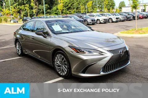 More photos of 2019 Lexus ES 300h at ALM Mall of Georgia, GA