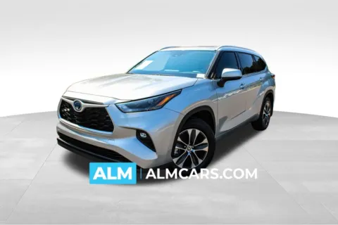 Silver 2022 Toyota Highlander Hybrid XLE for sale in Buford, GA