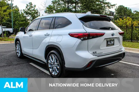More photos of 2023 Toyota Highlander Hybrid Limited at ALM Mall of Georgia, GA