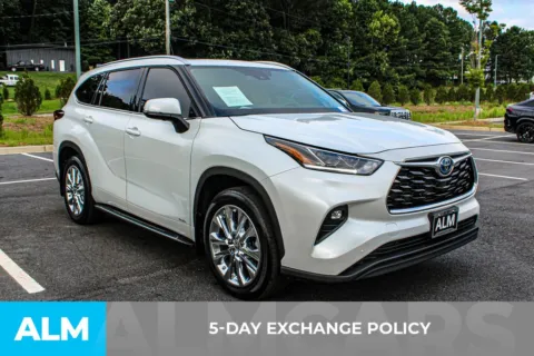 More photos of 2023 Toyota Highlander Hybrid Limited at ALM Mall of Georgia, GA