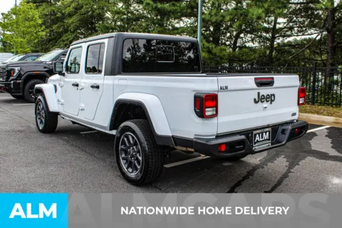 More photos of 2023 Jeep Gladiator Overland at ALM Mall of Georgia, GA